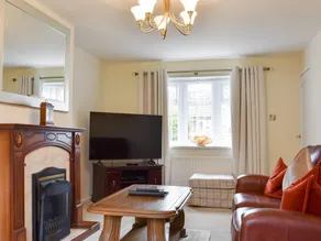 Children-friendly beautiful cottage with garden & barbecue | River view | Pets are welcome - Image 2