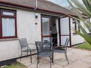 Children-friendly charming cottage with garden, pool & hot tub | Beach view - Image 2