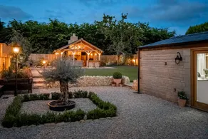 Cottage with BBQ & garden - Image 3