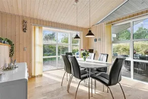 Fully equipped wonderful holiday home with jacuzzi, terrace & barbeque - Image 3
