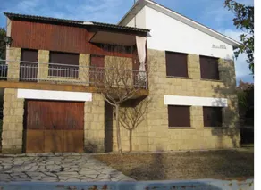 Speaks English 24 hours a day (Room 3) - Image 2