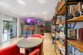 Dedicated room with BBQ, pool & garden - Image 5