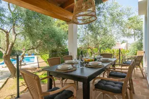 Villa with garden, terrace & private pool - Image 3