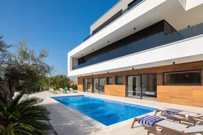 Big villa with garden, private pool & jacuzzi - Image 3