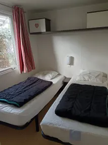 Mobil home avec jardin et terrasse | Vue jardin | Proche de la plage | Avec animaux autorisés - Image 3