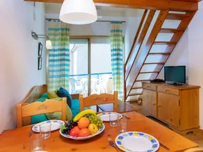 Family-oriented apartment with garden, pool & terrace | Next to the beach - Image 4