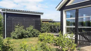 Holiday home with garden & terrace - Image 2