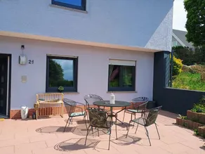 Apartment with barbecue, terrace & garden - Image 4