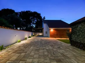 Fully equipped lovely holiday home with hot tub & barbecue | Water view - Image 3