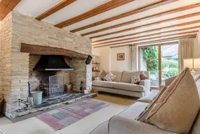 Cottage with garden, terrace & BBQ - Image 2