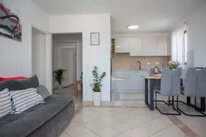 Apartment with terrace, barbeque & garden | Sea view - Image 4