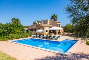 Holiday home with barbecue, garden & terrace | Mountain view - Image 2