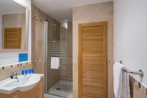 Appartement de vacances avec terrasse, piscine et jardin - Image 3