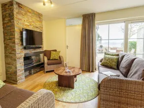 Familienorientierter Bungalow mit Terrasse, Sauna und beheiztem Pool | Haustiere erlaubt - Image 5