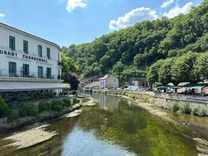 Family-friendly charming chalet with terrace & heated pool | River view | Pets are welcome - Image 2