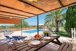 Children-friendly wonderful villa with BBQ, terrace & garden - Image 4