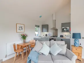 Cottage with garden & jacuzzi - Image 3