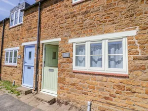 Cottage with terrace & garden - Image 3