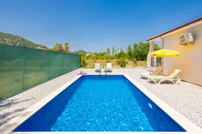 Family-oriented beautiful villa with garden, private pool & BBQ - Image 2