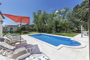 Villa with barbeque & pool - Image 3