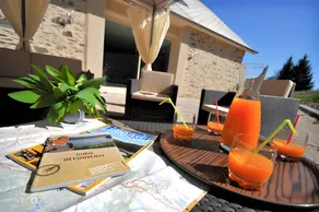 Évasion Bed and Breakfast with Wi-Fi and Air Conditioning - Image 2