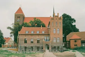 Apartment with sauna in historic commandery - Image 2