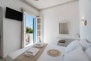 Cozy Double Room on the 1st Floor - Image 4