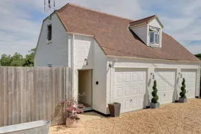 Cottage with hot tub, garden & terrace - Image 2