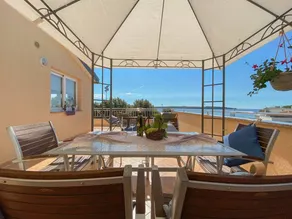 Fantastic flat 120 metres to the beach with sea view, sun loungers, air conditioning, WiFi - Image 2