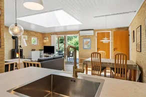 Holiday home with terrace - Image 3