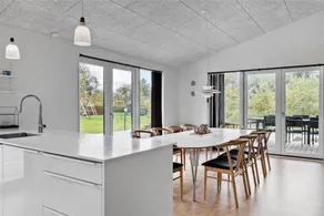 Fully equipped spacious house with BBQ, terrace & hot tub - Image 3