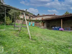 Cottage with barbeque & garden - Image 2