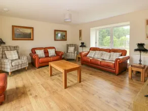 Cottage with garden & jacuzzi - Image 4