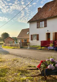 Fully equipped nice cottage with pool, garden & barbeque | Garden view - Image 4
