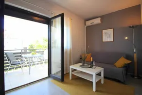 Holiday apartment with garden, barbecue & private pool | Garden view - Image 3