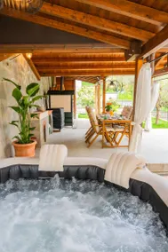 Child-friendly villa with hot tub, barbeque & garden | City view | Good for workation - Image 2