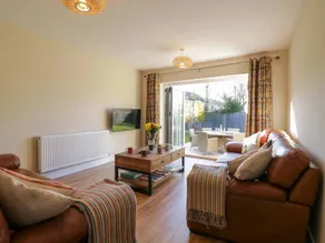 Cottage with garden - Image 4