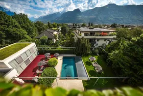 Flat with pool & garden - Image 2