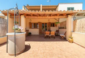 Casa apta para familias con piscina privada, jardín y barbacoa | Vistas al jardín - Image 4