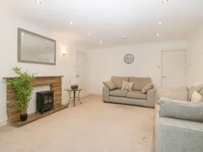 Cottage with terrace - Image 3