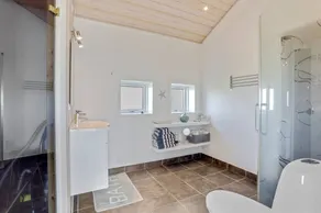 Holiday home with garden, barbeque & terrace - Image 5