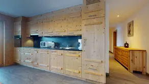 Flat with garden & terrace - Image 3