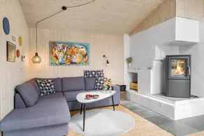 Holiday home with terrace, barbecue & garden - Image 4