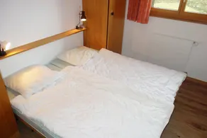 Apartment with pool & garden - Image 4