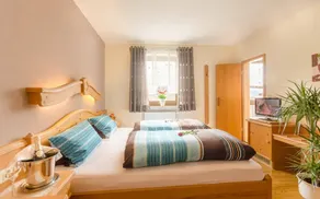 Landhotel Zum Goldenen Kreuz (Moosbach) - Image 2