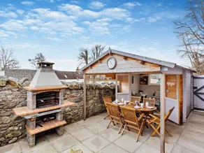 Cottage with barbecue, hot tub & garden | Pet-friendly - Image 3