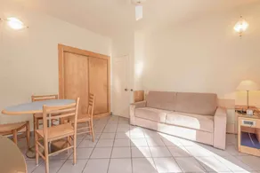 Villa avec piscine, jardin et terrasse - Image 3