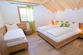 Holiday home with terrace & garden - Image 3