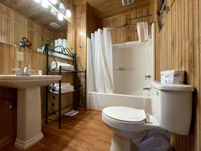 Scenic Waterfront Cabin with Covered Porch Overlooking Private Pond near Zwolle, Louisiana - Image 4