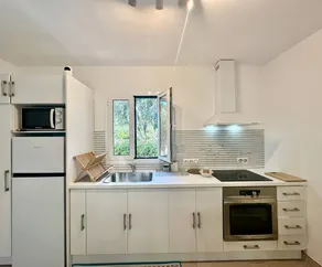 Appartement entièrement équipé avec jardin, piscine et terrasse | Vue montagne | Avec animaux bienvenus - Image 5